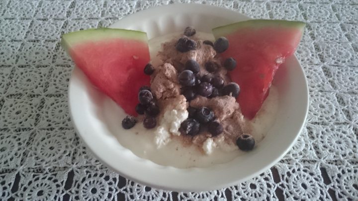 Frokosttips – yoghurt toppet med proteinpulver